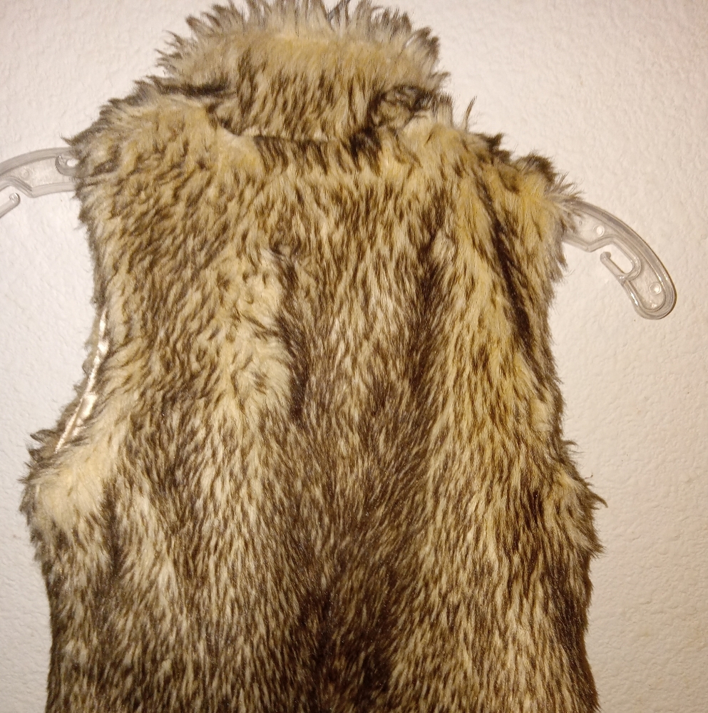 Fake fur vest